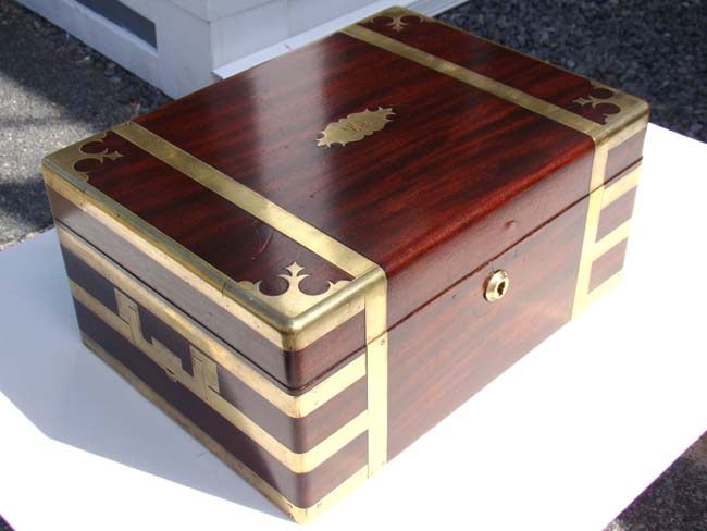A fine Antique English brass mounted mahogany Dressing Box by "L.Leuchers, Maker to Her Majesty" circa 1830-1840. — image 6